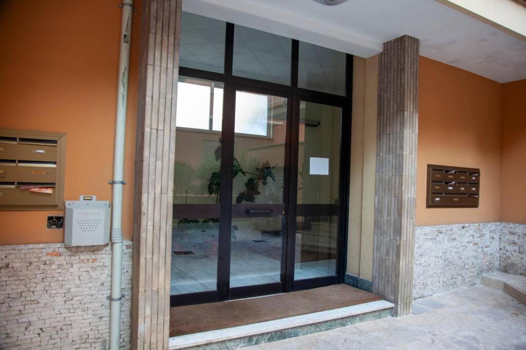 Modern And Stylish Flat Next To Metro Appartamento Roma